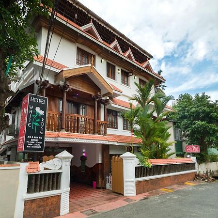 Hotel White Rose Kochi Kültér fotó