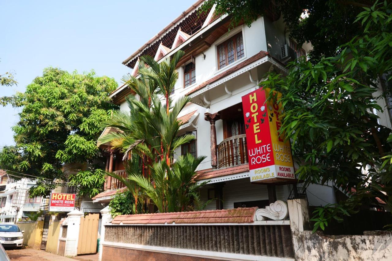 Hotel White Rose Kochi Kültér fotó
