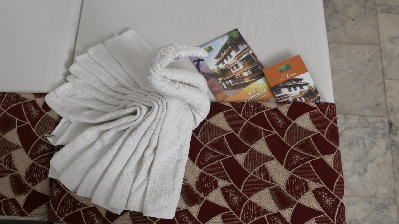 Hotel White Rose Kochi Kültér fotó