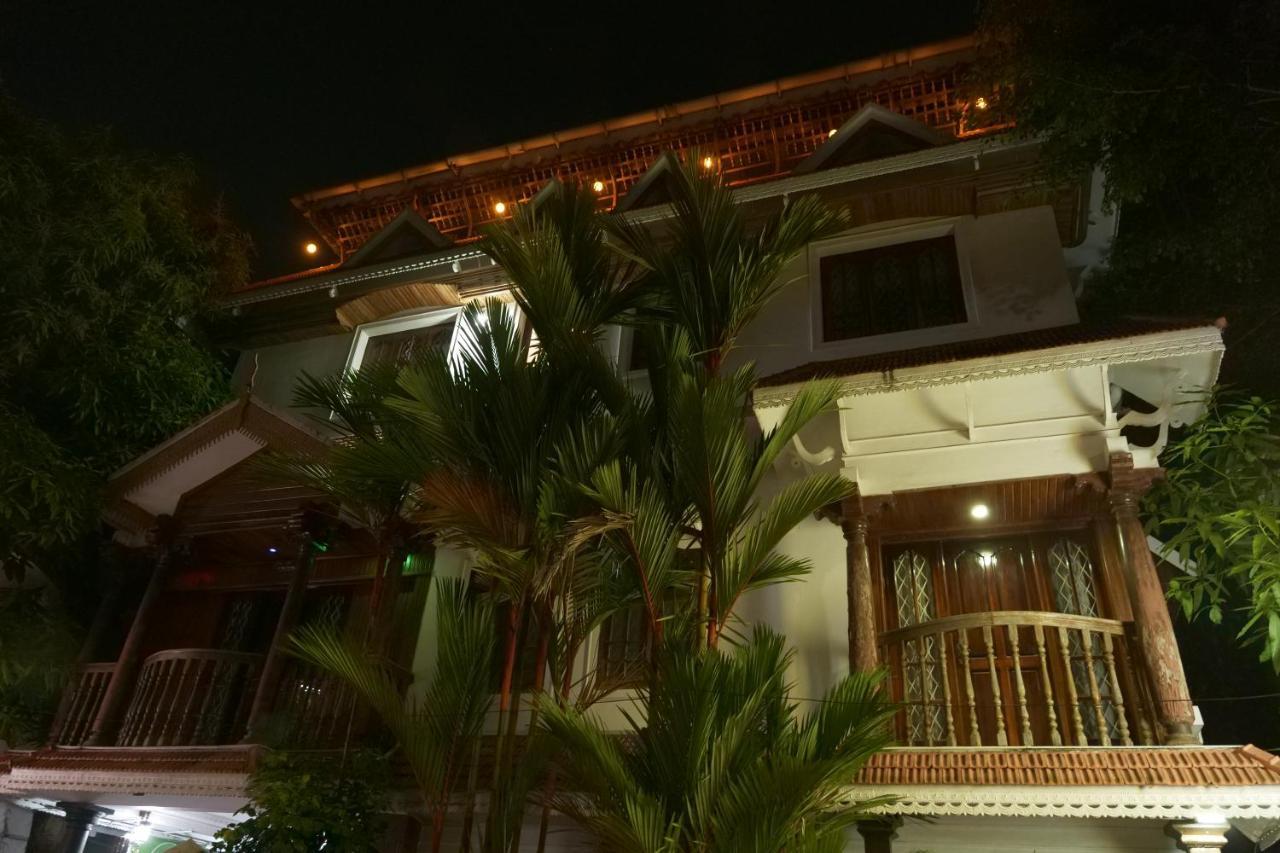 Hotel White Rose Kochi Kültér fotó
